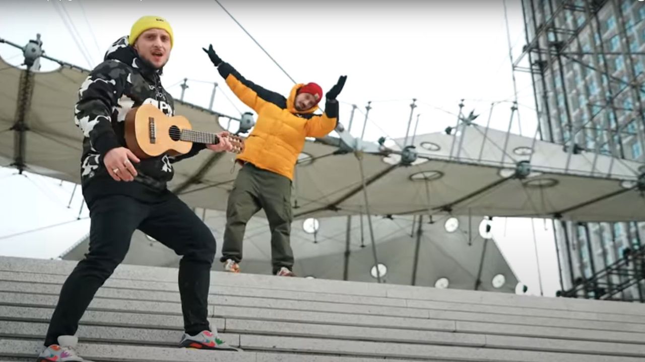 images Montage Macron Mcfly Et Carlito video lci play gestes barrieres mcfly carlito relevent le defi d emmanuel macron