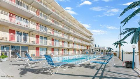 Beach block condo in wildwood crest with ocean views! 427 E Miami Ave 503 Wildwood Crest Nj 08260 21 Photos Mls 211536 Movoto
