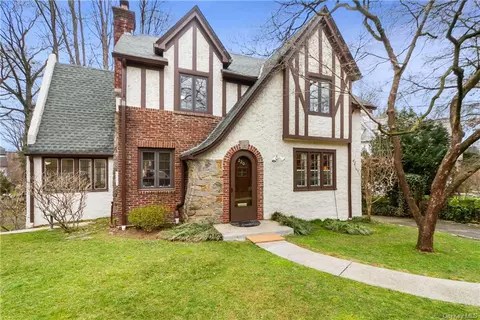 80 Stockbridge Rd, Yonkers, NY 10710 | 27 Photos - Movoto (9)