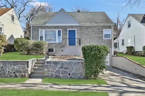 80 Stockbridge Rd, Yonkers, NY 10710 | 27 Photos - Movoto (20)