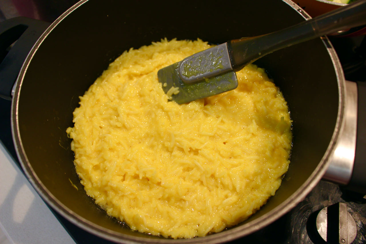 Estendete il riso nella pentola