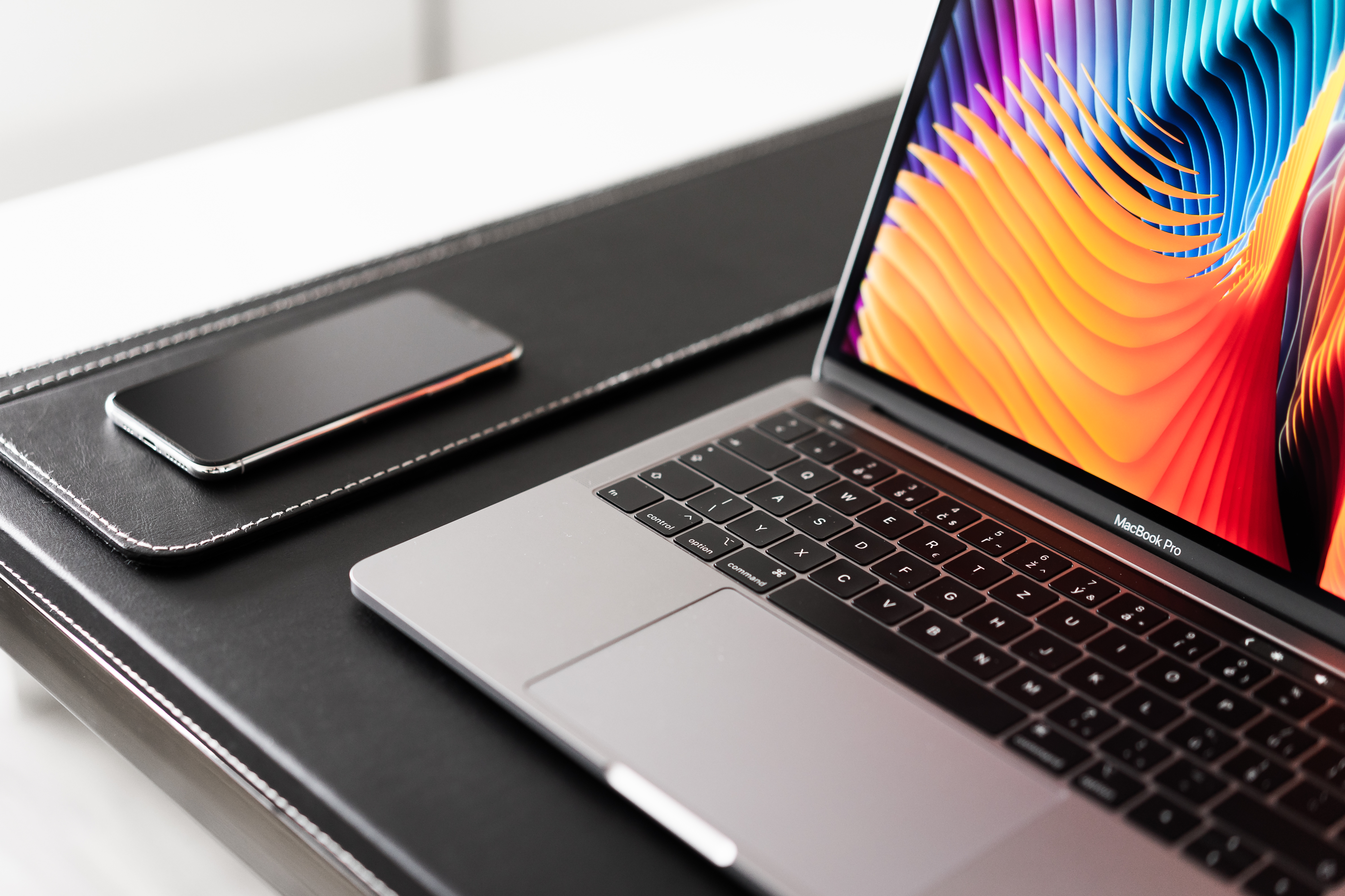 new-macbook-pro-and-iphone-xs.jpg