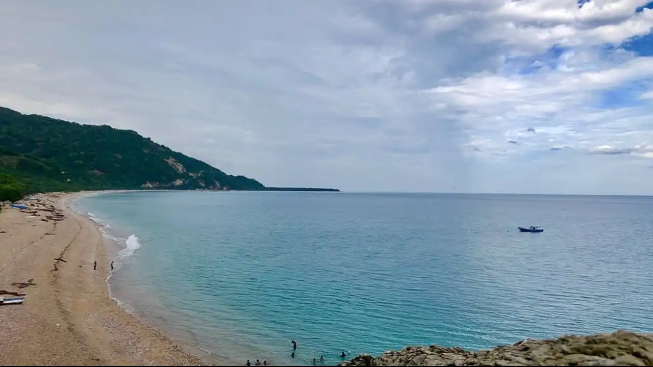 Kupang Travel Guide: Beaches, Seafood, and Island Hopping