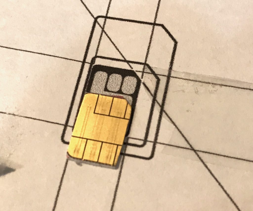 microSIMをハサミでカットしてnanoSIMにする方法