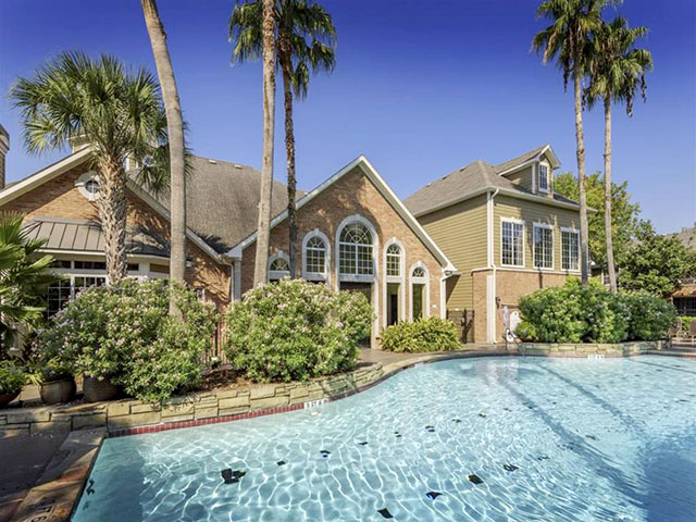 This park avenue apartment, by designer daniel sachs, shows off its classic design, antique furniture, and contemporary art. Gramercy Park Houston Tx Har Com