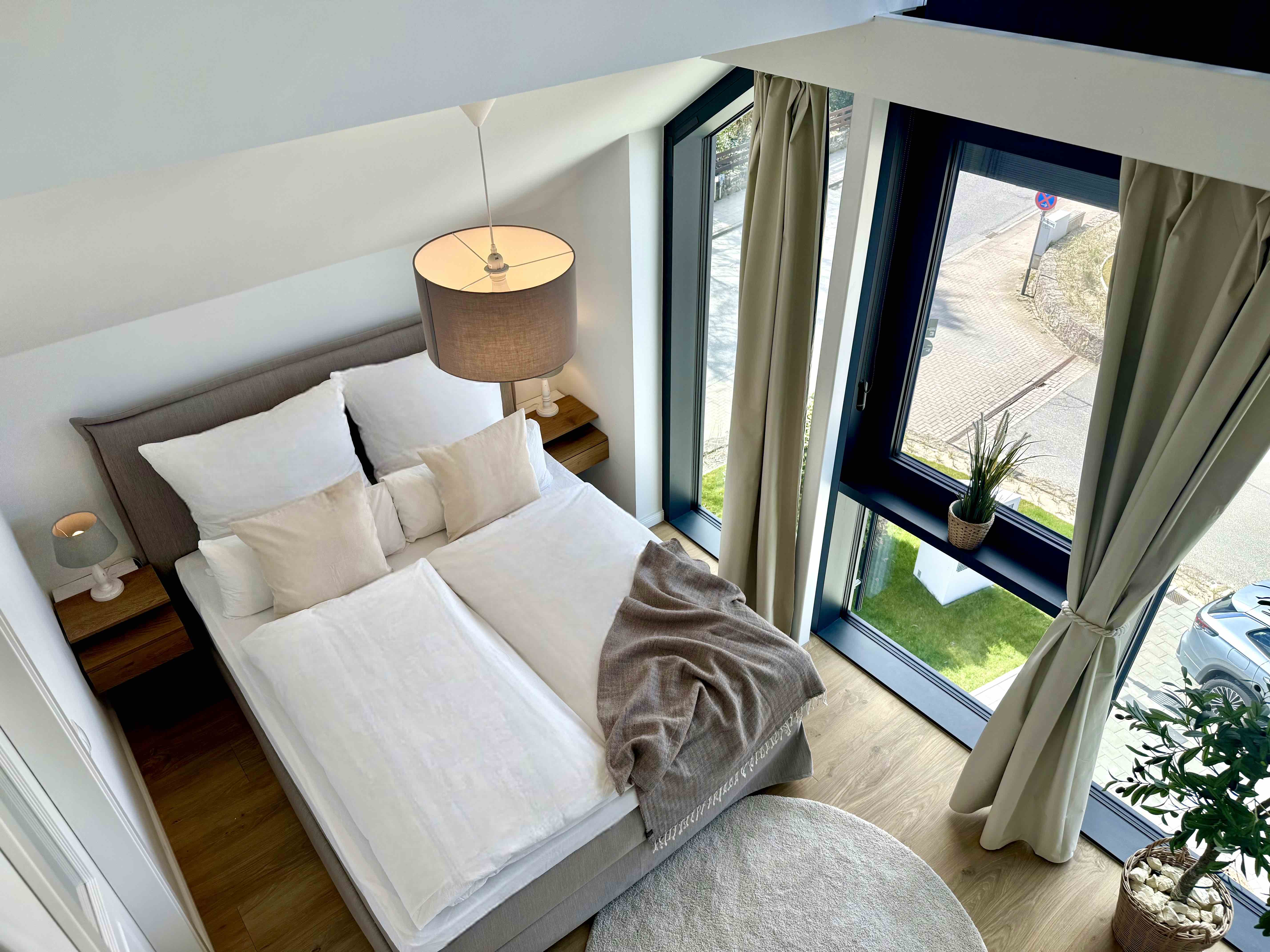 Schlafzimmer OG in Ferienwohnung Pier 4 mit Meerblick & Kamin – PIERSIDE Haffkrug