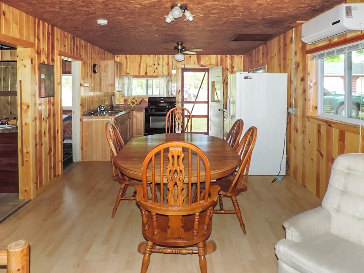 Cabin 4 Kitchen & Dining