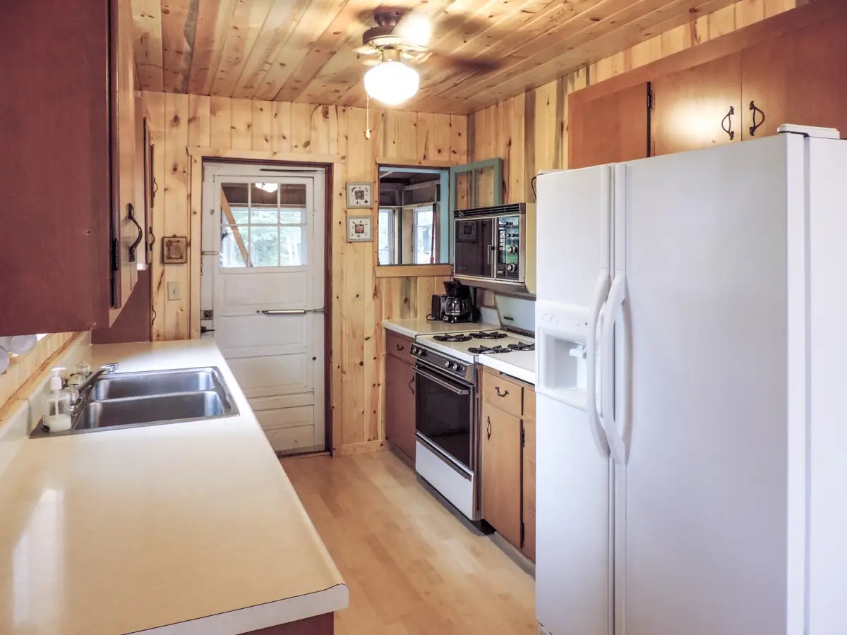 Cabin 9 Kitchen
