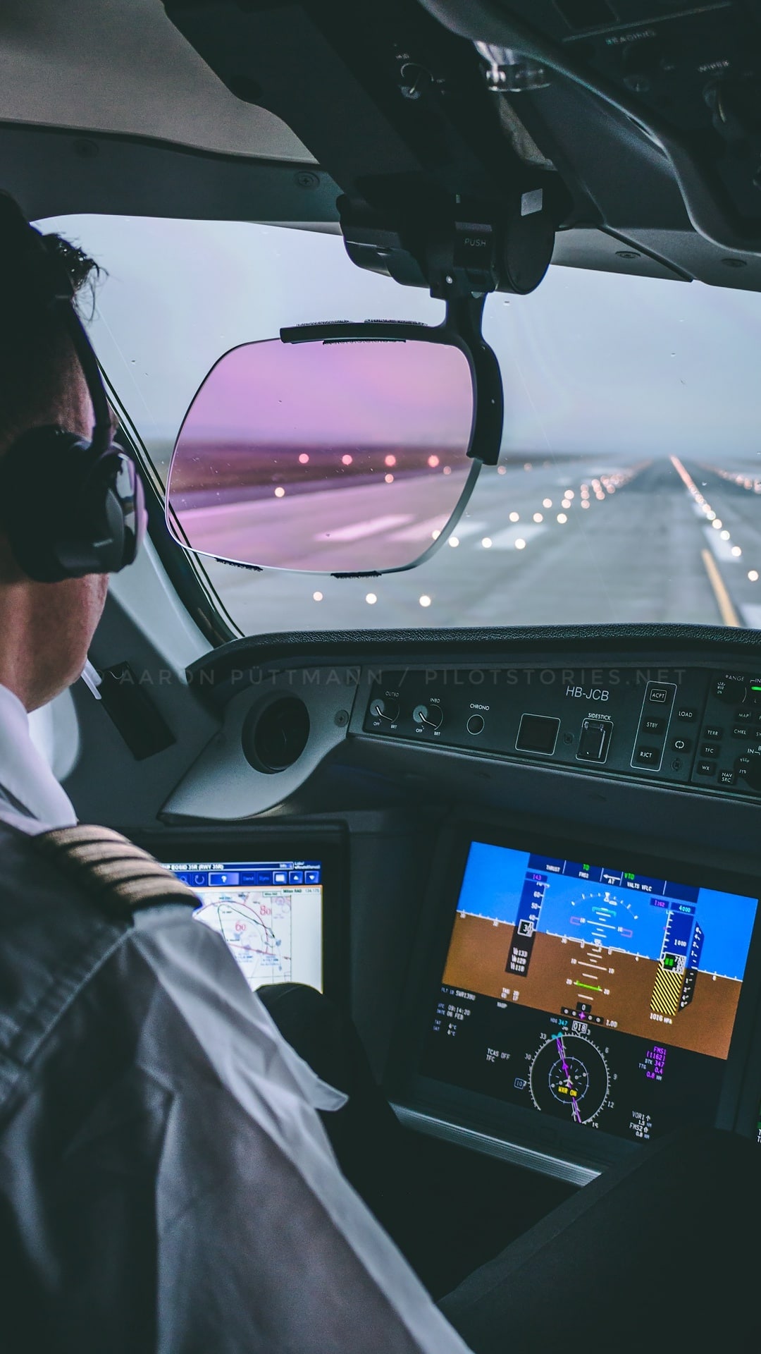 SWISS Bombarider CS300 cockpit wallpaper