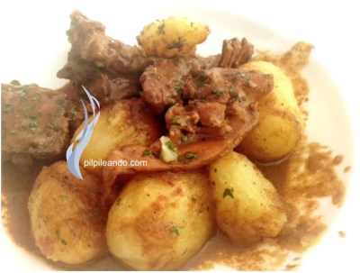 CONEJO ESTOFADO CON PEBRELLA, Y PATATAS RISOLADAS