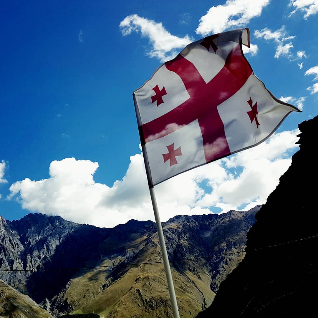 День 2 начинаем идти по живописному ущелью ирикчат в сторону эльбруса. Elbrus Rozovye Vershiny