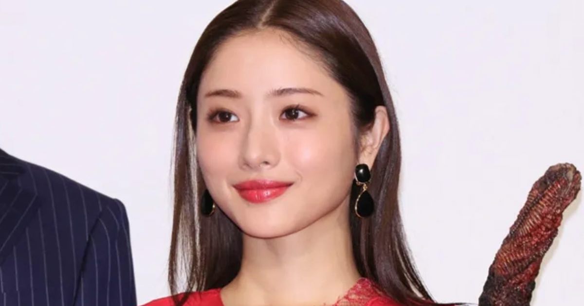 石原里美「深深地戀愛」反應不佳提前收官，傳或有望與前男友“山P”再合作。