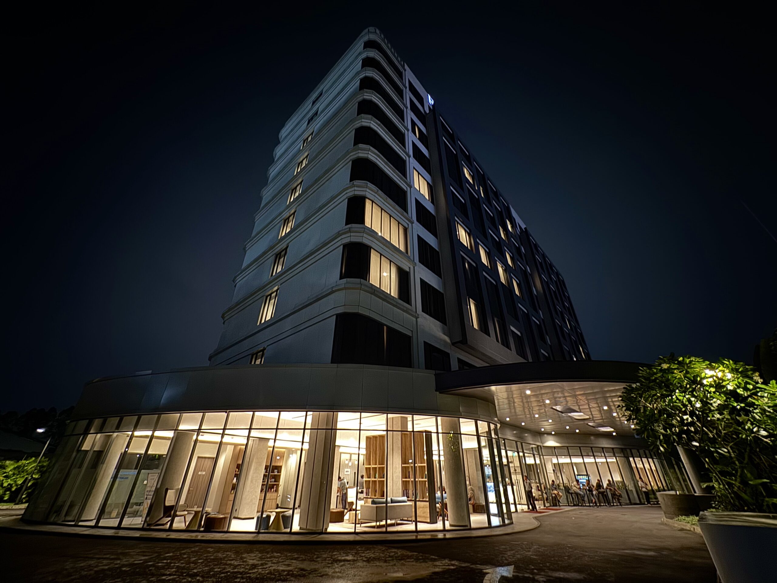 outdoor, bangunan, langit, pohon, Arsitektur, Bangunan komersial, tengara, Penggunaan campuran, malam, bagian depan bangunan, kota, besar, cahaya