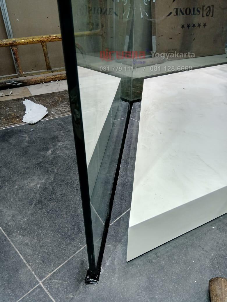 Pemasangan Kaca Tempered Ketebalan 12mm di Laneige, Ambarukmo Plaza  Yogyakarta. - Nirwana Group Yogyakarta