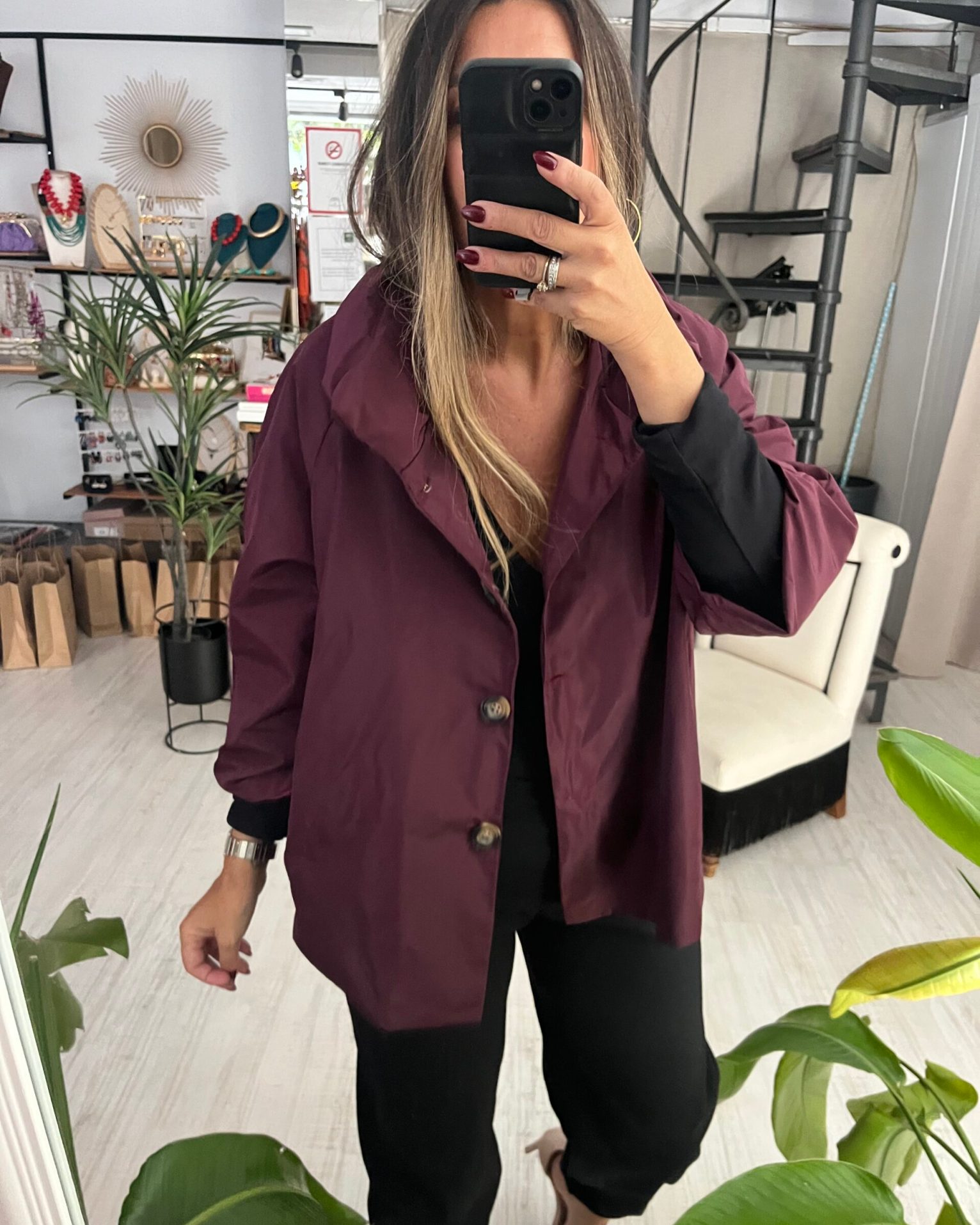 Chaqueta cortavientos berenjena