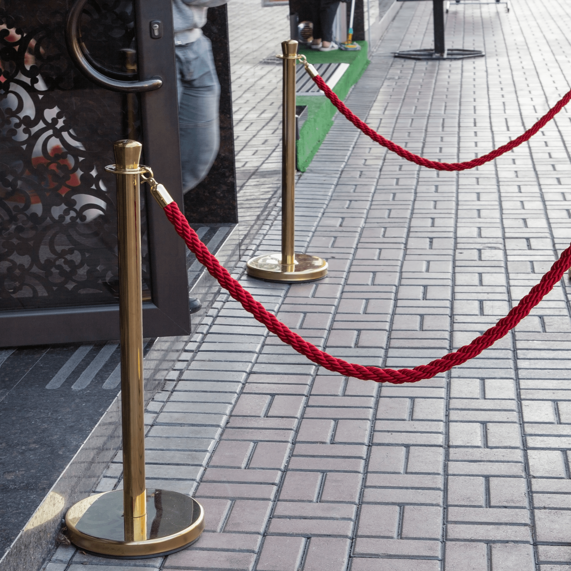 741597 - QChamp Regal Rope Post Set - In Use