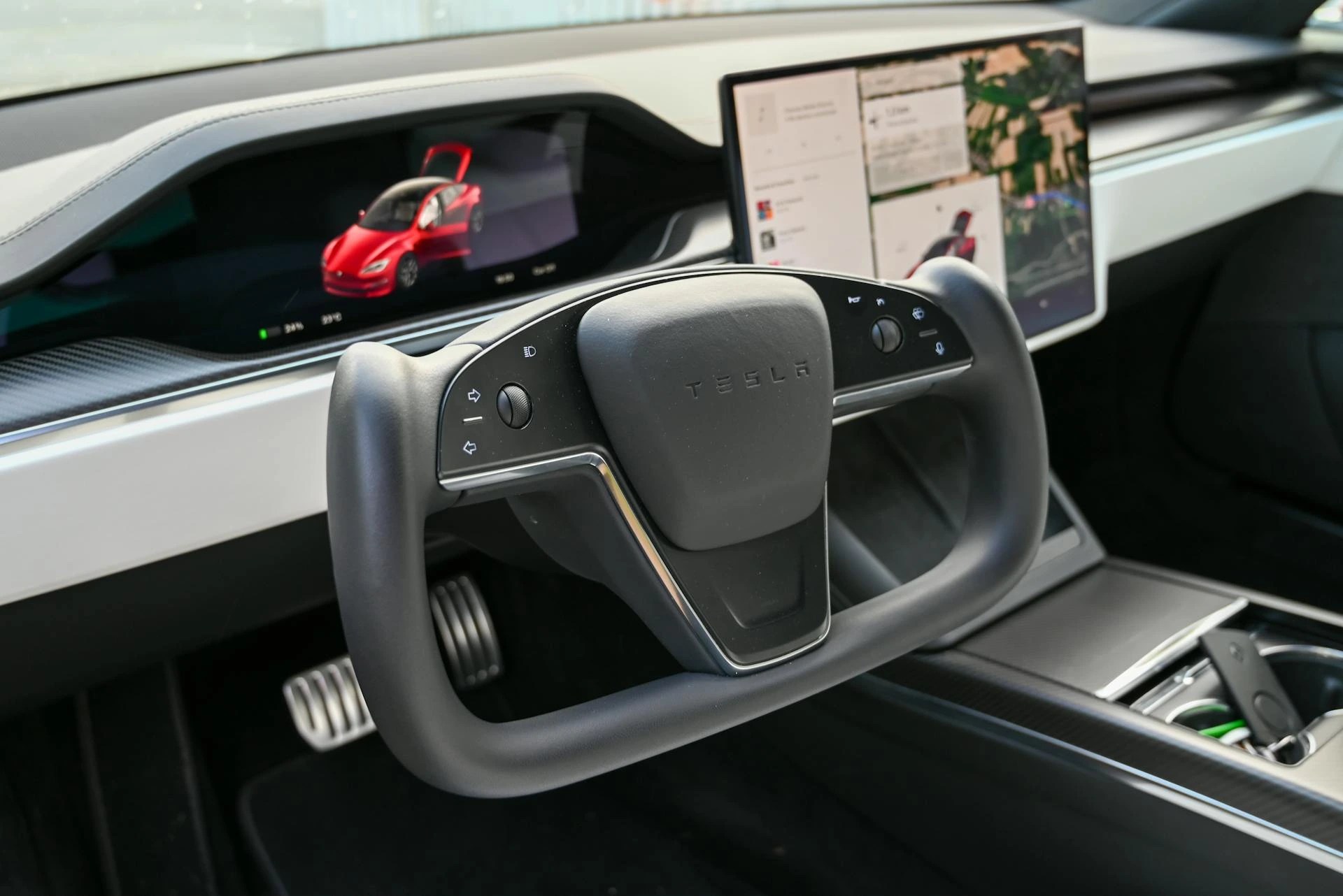 SpaceX merger is dangerous for $1.6T Tesla; solar thrives.