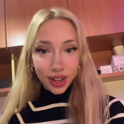 blonde_sophie