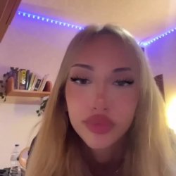 blonde_sophie