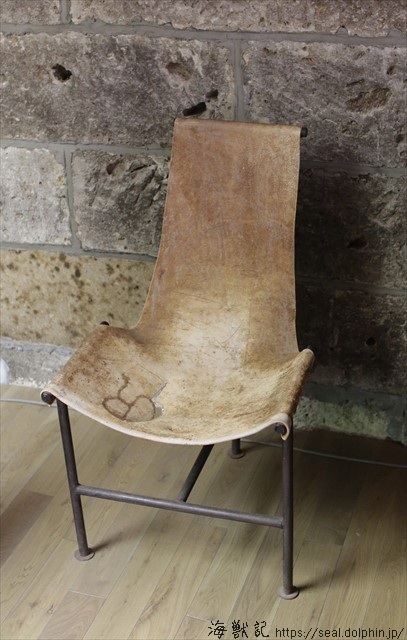 メキシコ製皮の椅子 メキシコにルーツを持つ「鉄と革の椅子」～団地暮らしの椅子探し12