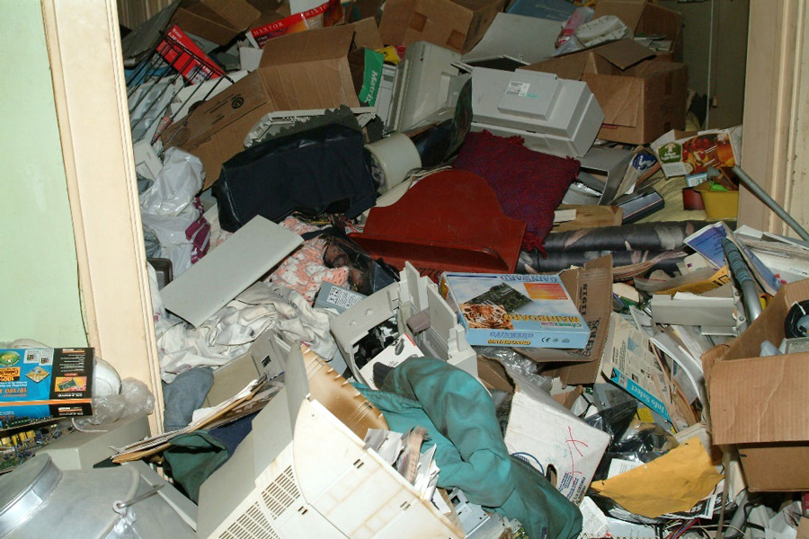 Ken Barnes’ house was in worse condition than those of Marjorie Diehl-Armstrong and Bill Rothstein. Barnes ran a crack house amid the trash; prostitutes turned tricks for drugs in a squalid bedroom upstairs, where Brian Wells spent time with prostitute Jessica Hoopsick. FBI photo, entered into evidence at trial
