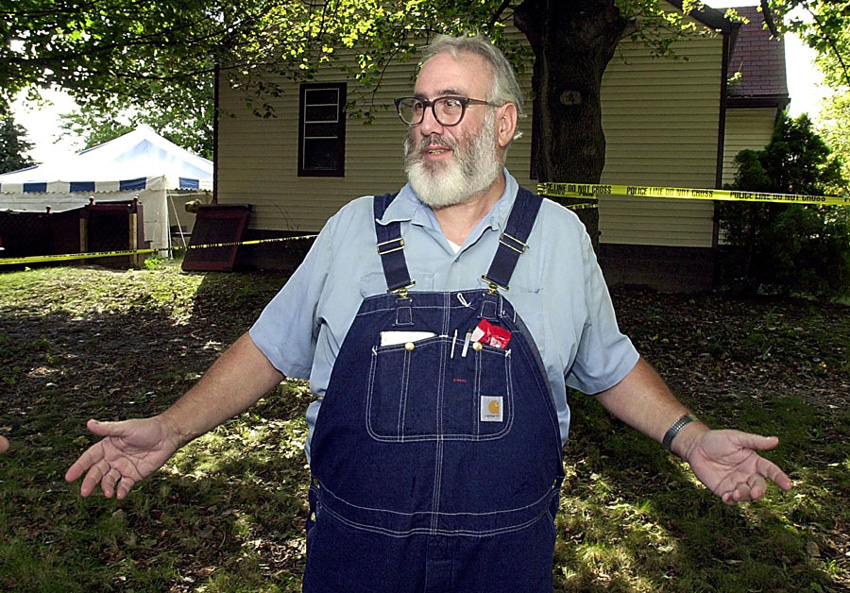 Bill Rothstein on September 23, 2003, in front of Marjorie Diehl-Armstrong’s house, where a month earlier she shot and killed Jim Roden, her live-in boyfriend. Rothstein, who had helped remove Roden’s body from the house in a tarp, helped Erie police go through the house after they discovered Roden’s body in Rothstein’s freezer on September 21, 2003. RICH FORSGREN/ERIE TIMES-NEWS
