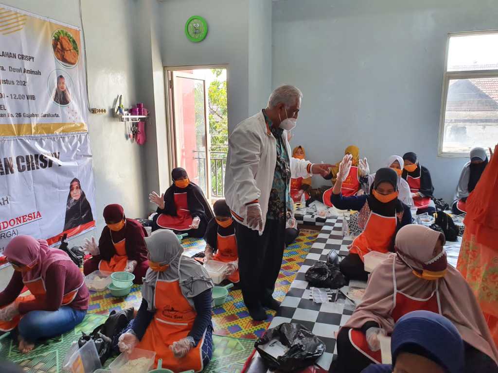 PKS | Perkuat Ekonomi Keluarga, Legislator PKS Adakan Pelatihan Gratis  Olahan Krispi untuk Ibu Rumah Tangga