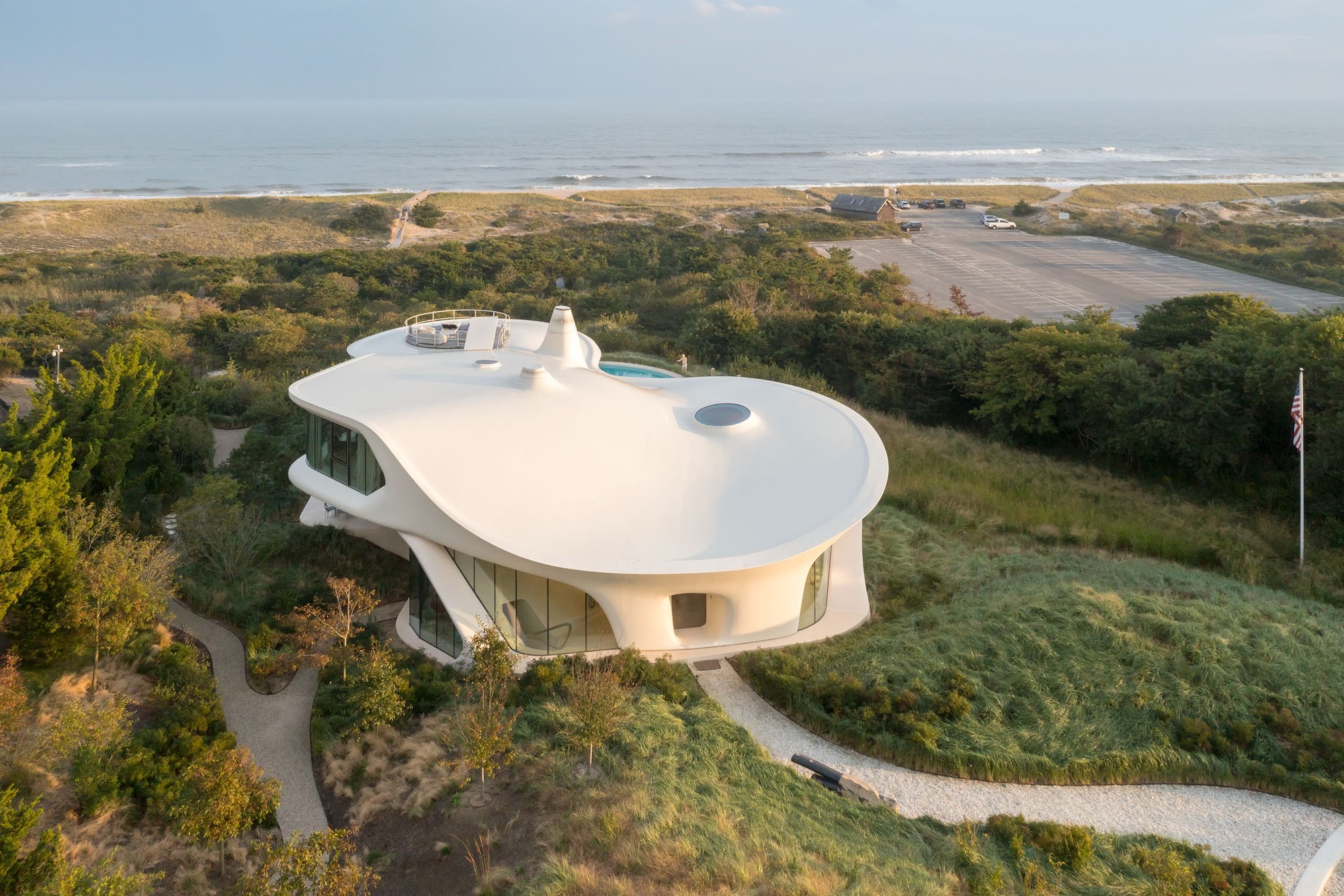 The Revolutionary Design of this Long Island Residence Sculpts the