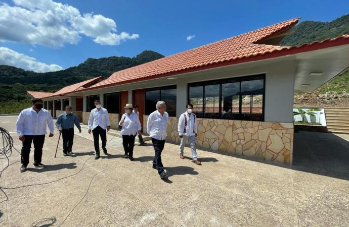 SUMAN 140 UNIVERSIDADES PARA EL BIENESTAR BENITO JUÁREZ GARCÍA EN EL PAÍS: PRESIDENTE; ANUNCIA CONSTRUCCIÓN DE NUEVO CAMINO EN OAXACA