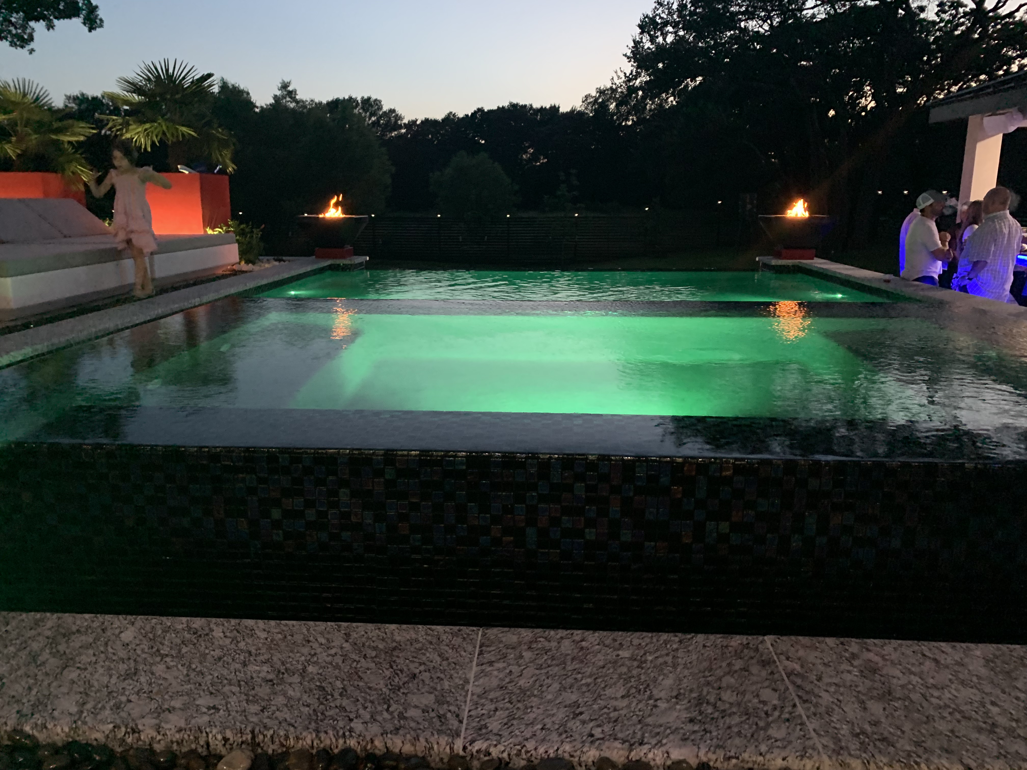 Custom pool builder DFW - Platinum Pools project featuring twilight lighting and fire features