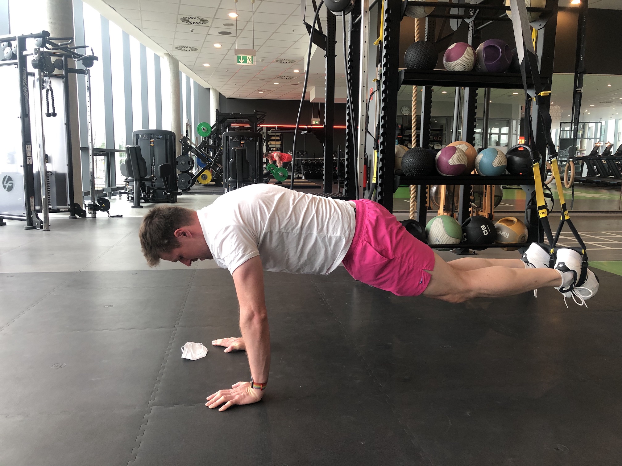 Wer darauf aus ist, durch fitnessübungen kalorien zu verbrennen, denkt in der regel nicht zuerst an liegestütze. Mehr Bauch wagen? Wenn der Nachschlag zur Qual wird