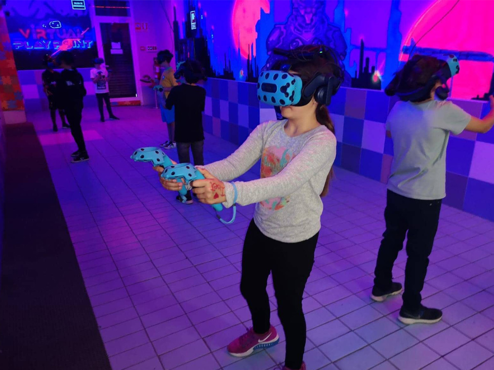 Lee las reseñas de otros clientes, comprueba las horas de apertura y obtén las . Laser Tag Paintball Realidad Virtual Barcelona Play Point