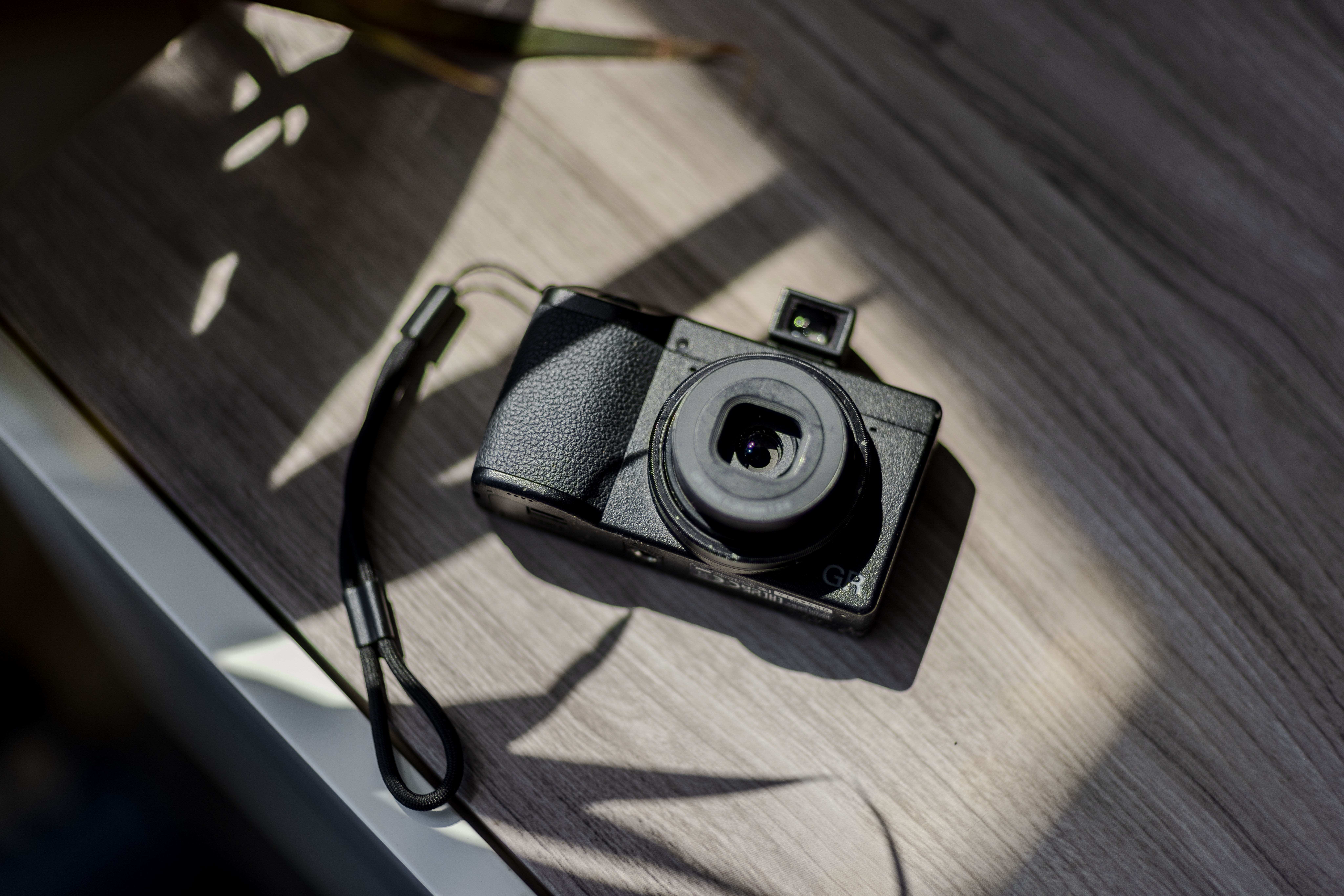 Should You Buy Ricoh GRIII(x)? - Playing With The Light