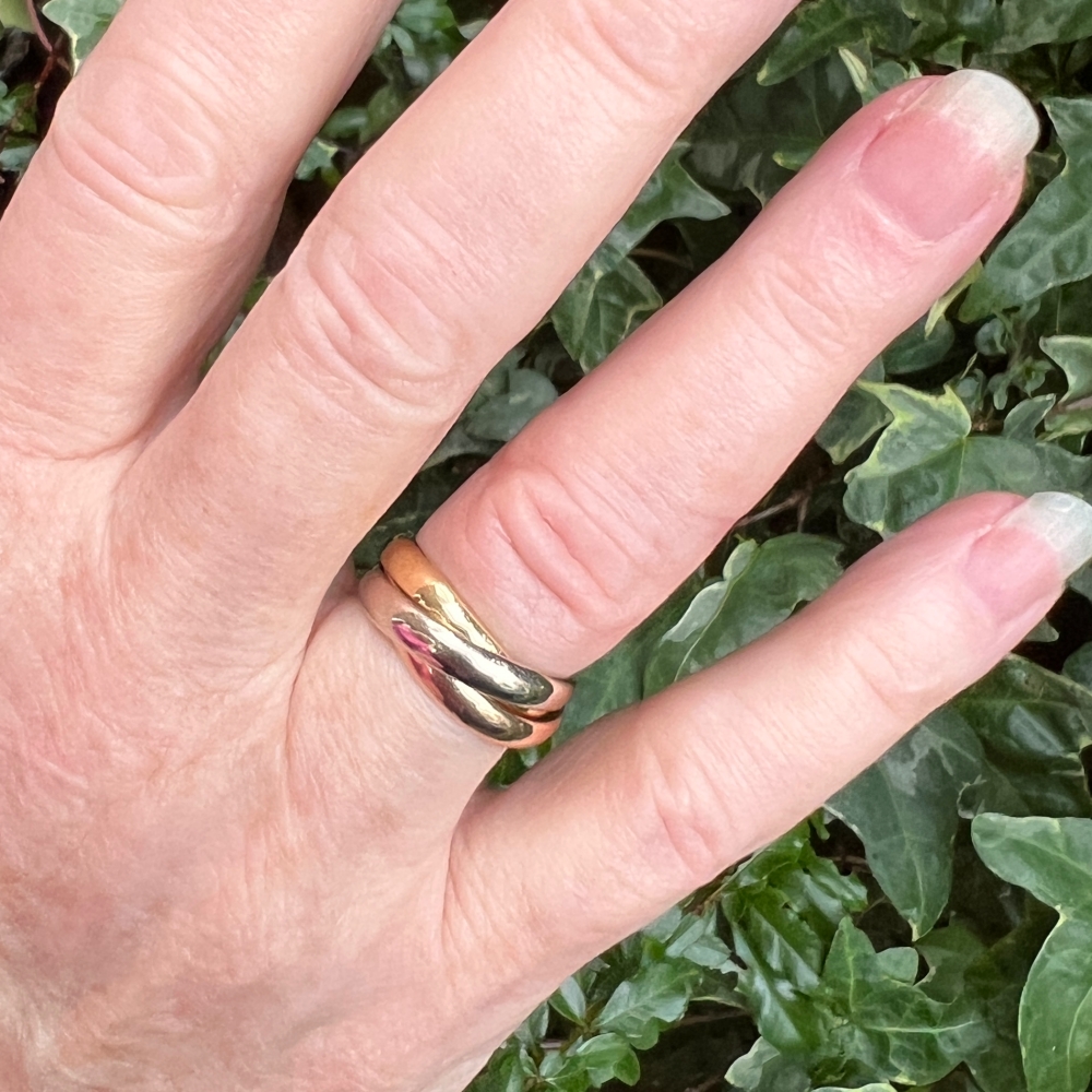 Les must de cartier trinity gold ring