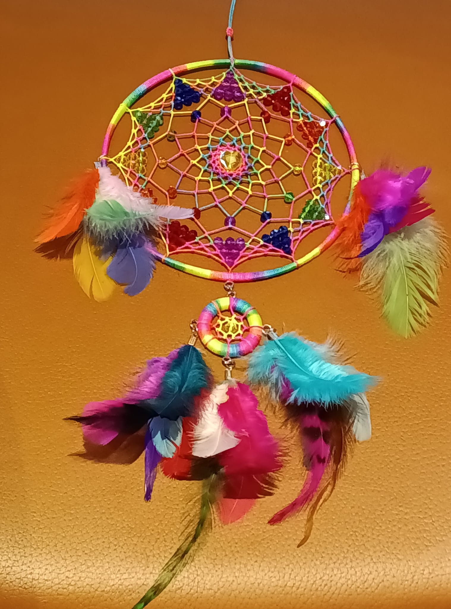 Atrapasueños Colorido Artesanal con Plumas Multicolor