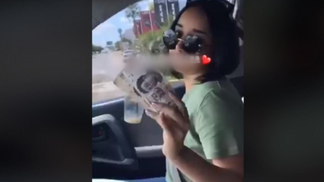 Hija de alcalde de culiacan se abanica con billetes
