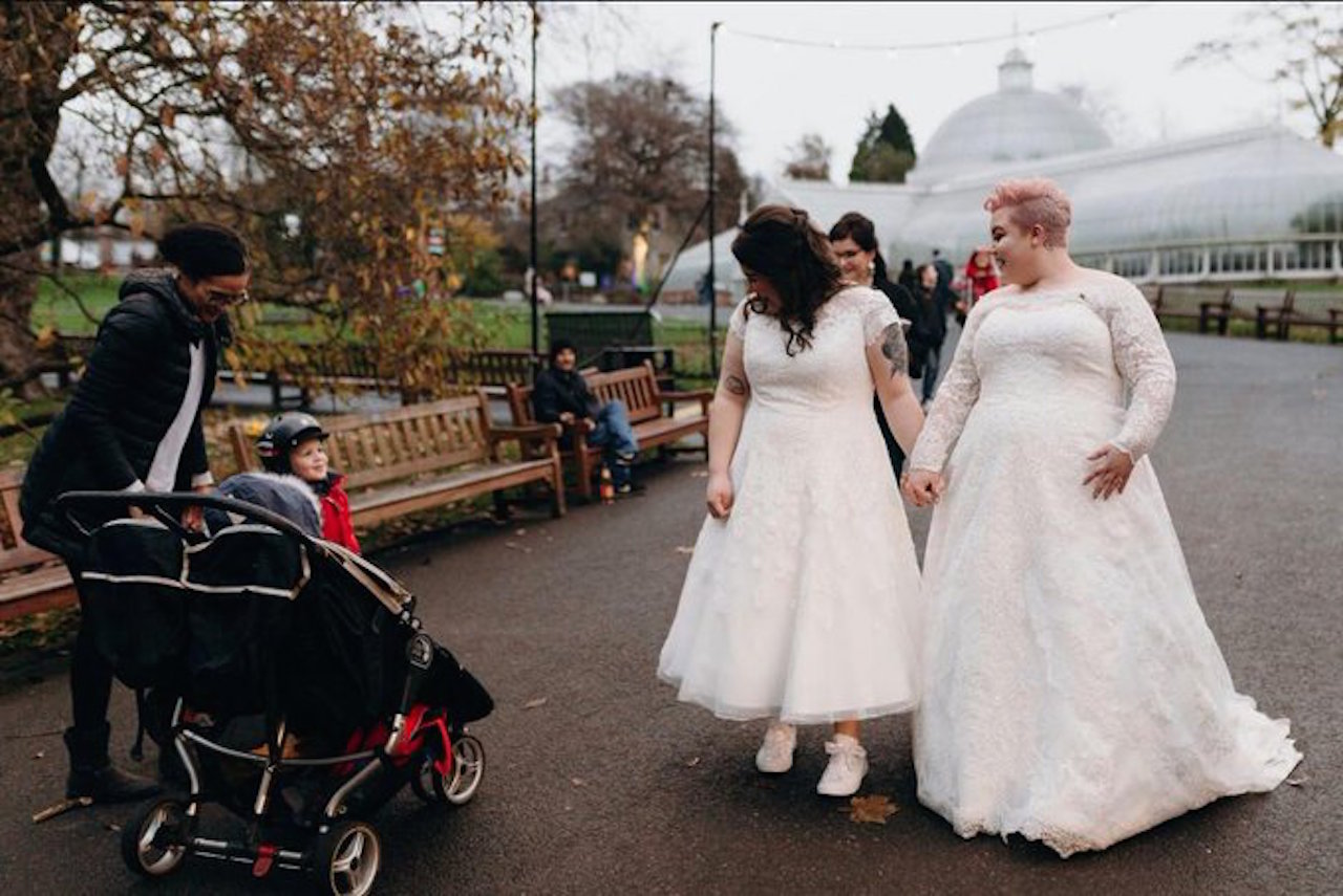 Niño al ver boda de pareja lésbica: "dos princesas"