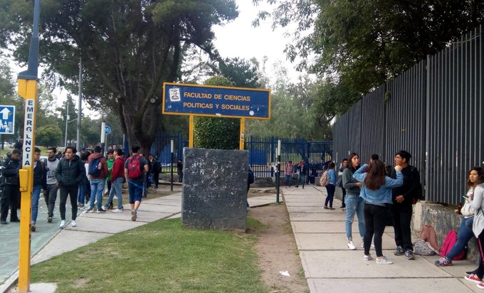 Cerraron la FCPyS en protesta por el diplomado de Ricardo Anaya