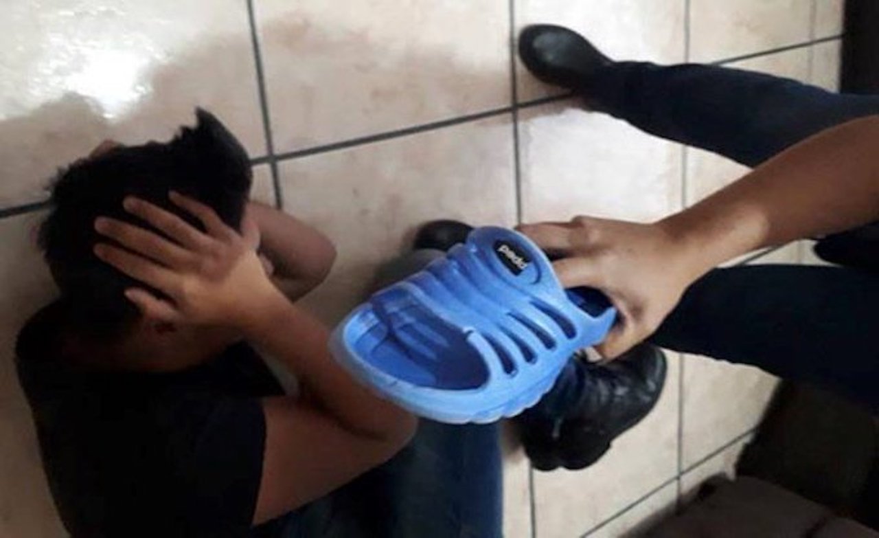 Senado prohibió castigar a niños con chanclazos, jalones de oreja y pelizcos