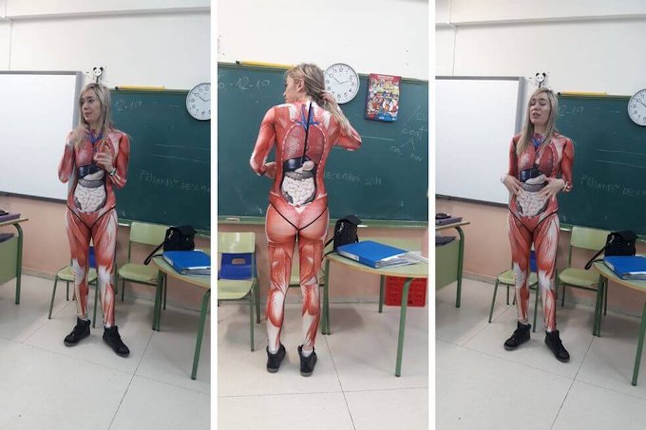 Una profesora de Valladolid enseño anatomia utilizando un traje anatomico en su clase