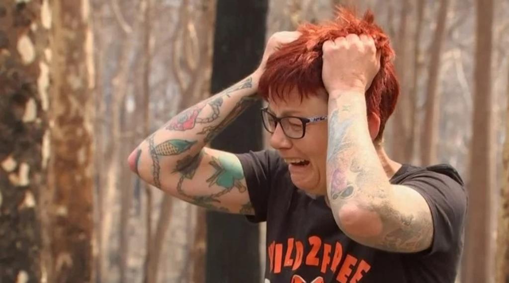 Mujer Australiana Llora La Pérdida De Su Refugio De Canguros