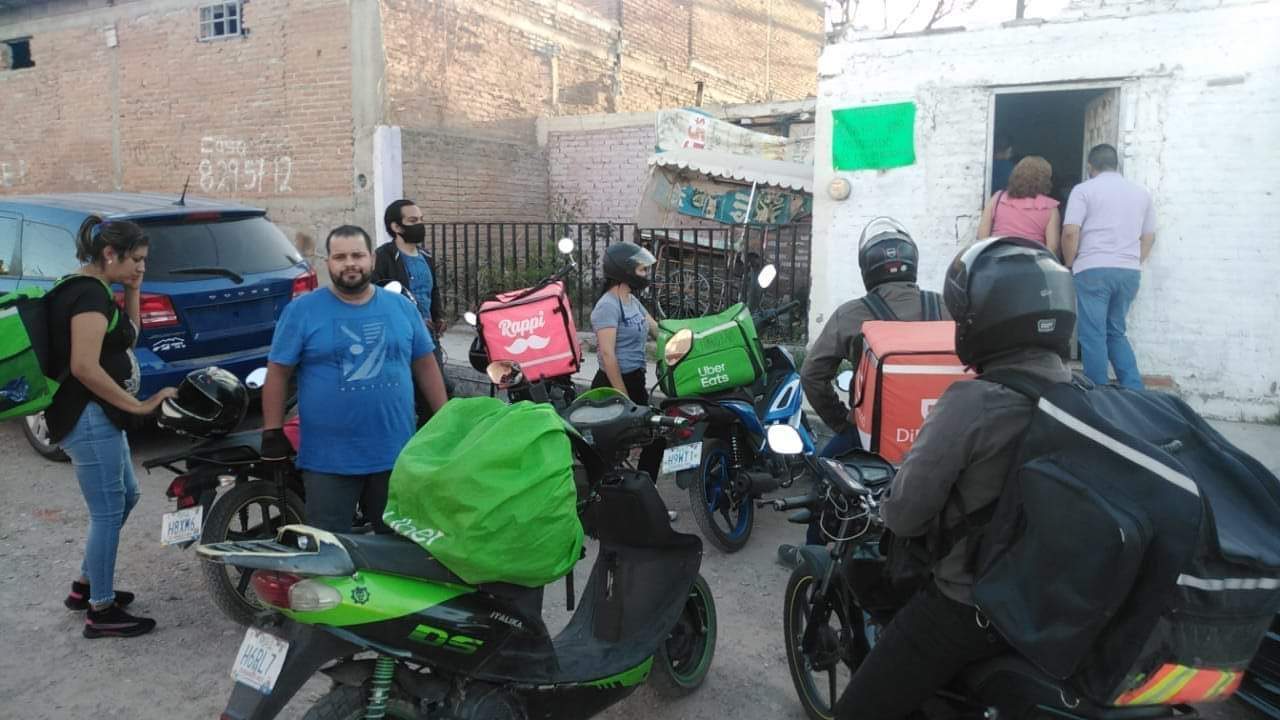 Repartidores Llevan Comida Familia Piñatas Durango