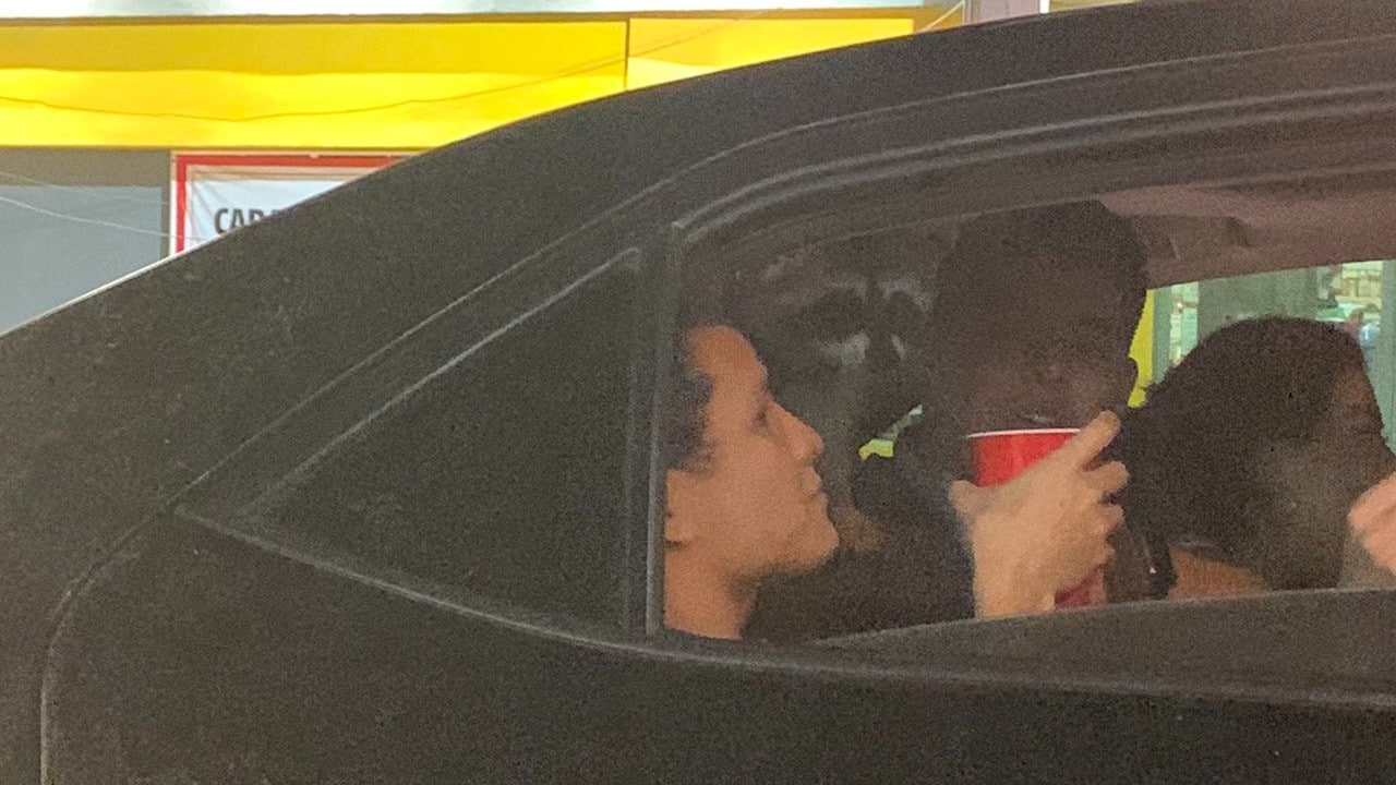 Mapache Vehículo Jóvenes Bebiendo Alcohol CDMX