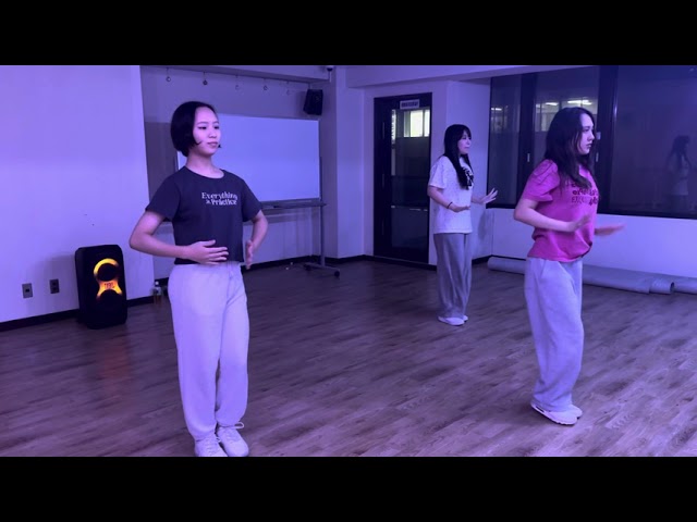 [月]はじめてのK-POP（超初心者向け） RUI先生のレッスン風景