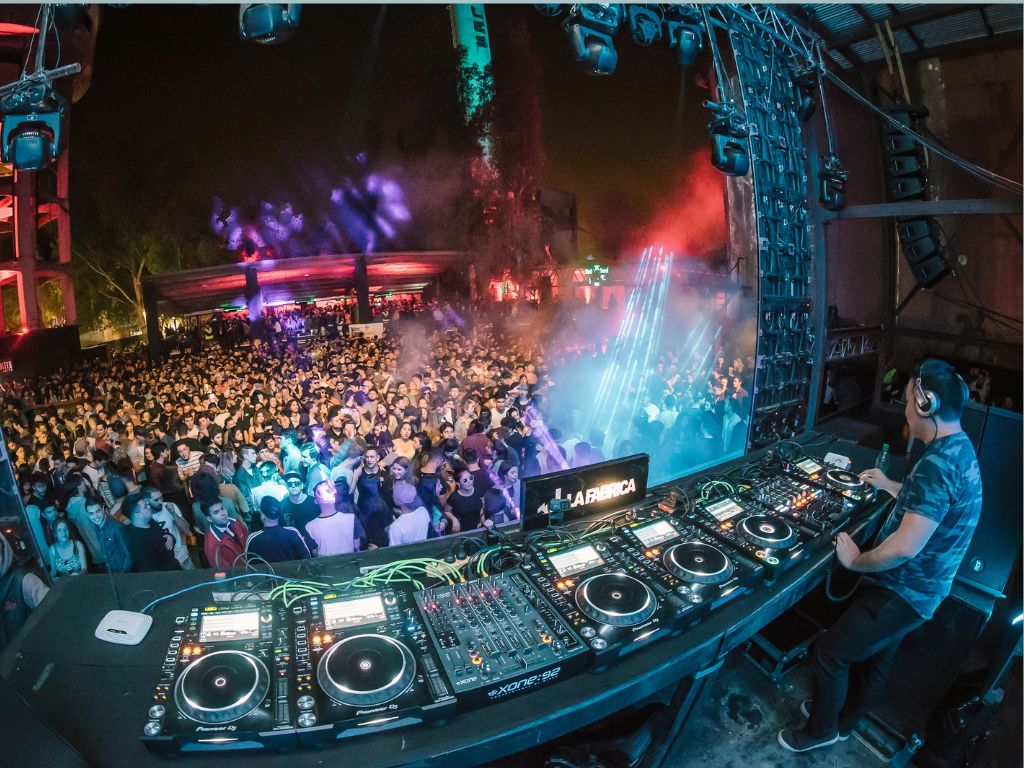 Darin Epsilon at La Fabrica, Cordoba, Argentina