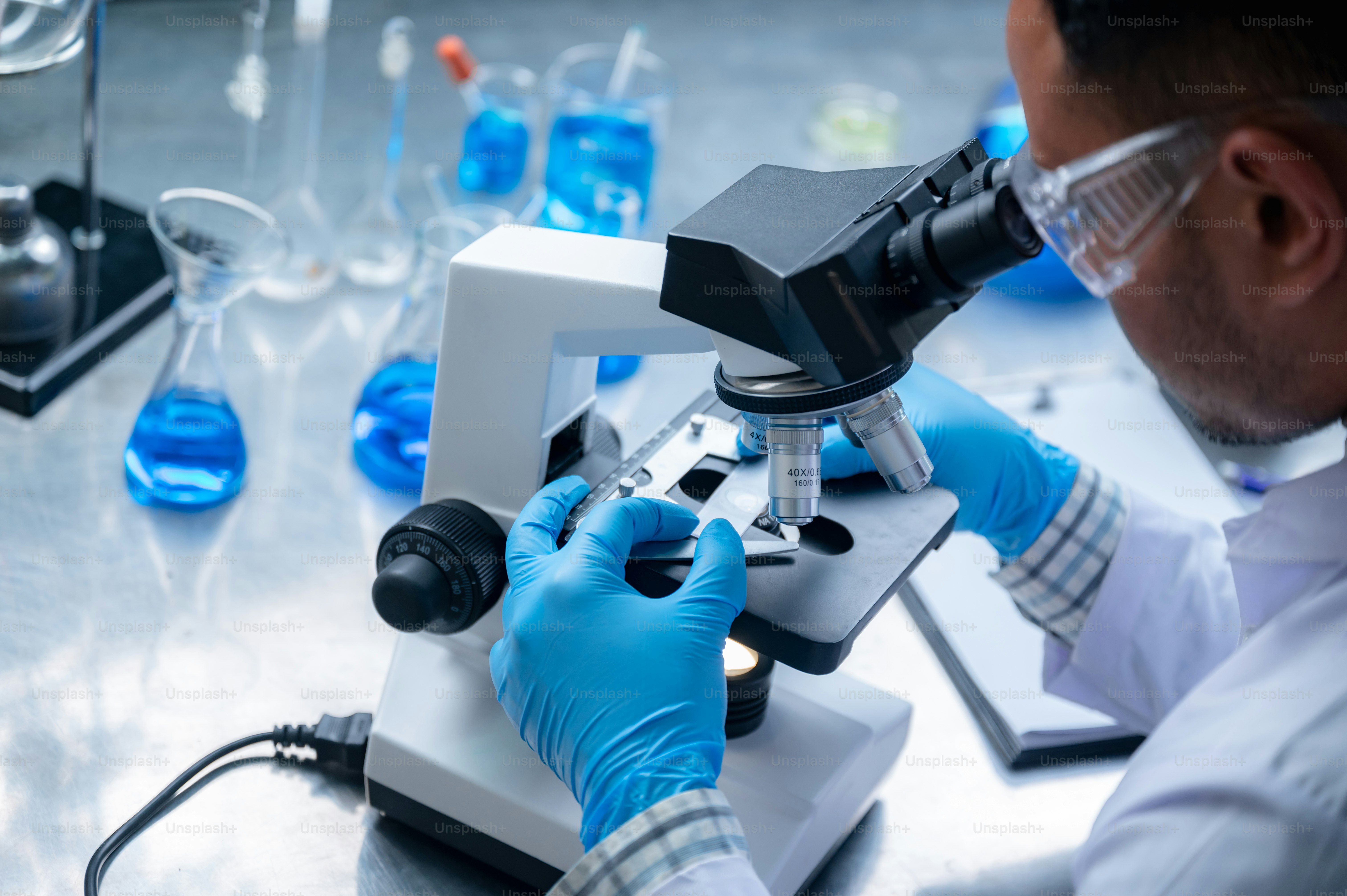 Microscope - Download Premium Vintage Wallpaper | Mobile