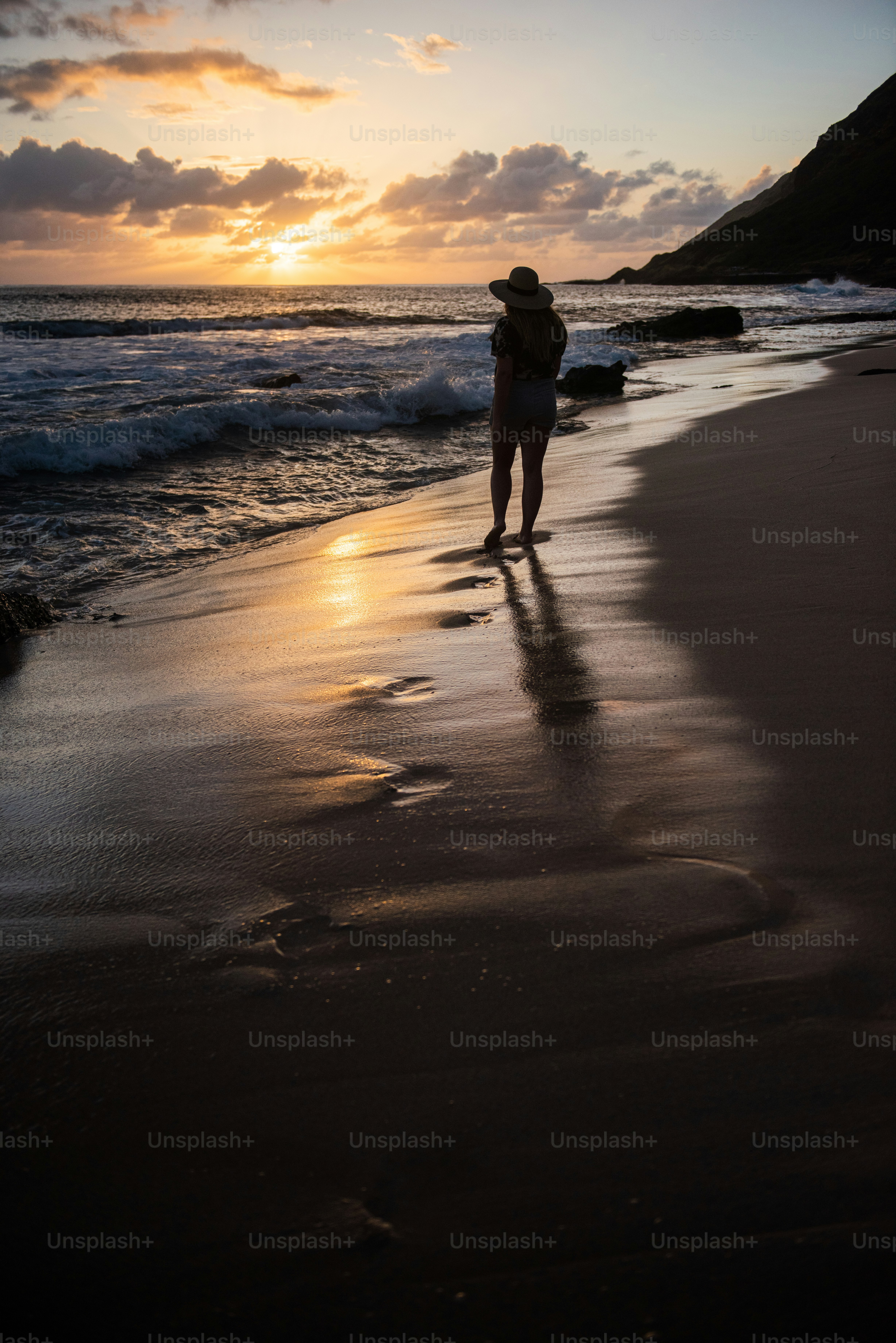 Foto Una Playa Con Olas Y Un Cielo Rosa Y Morado Imagen Costine Ti - Geometric Pictures - Amazing Full HD Collection