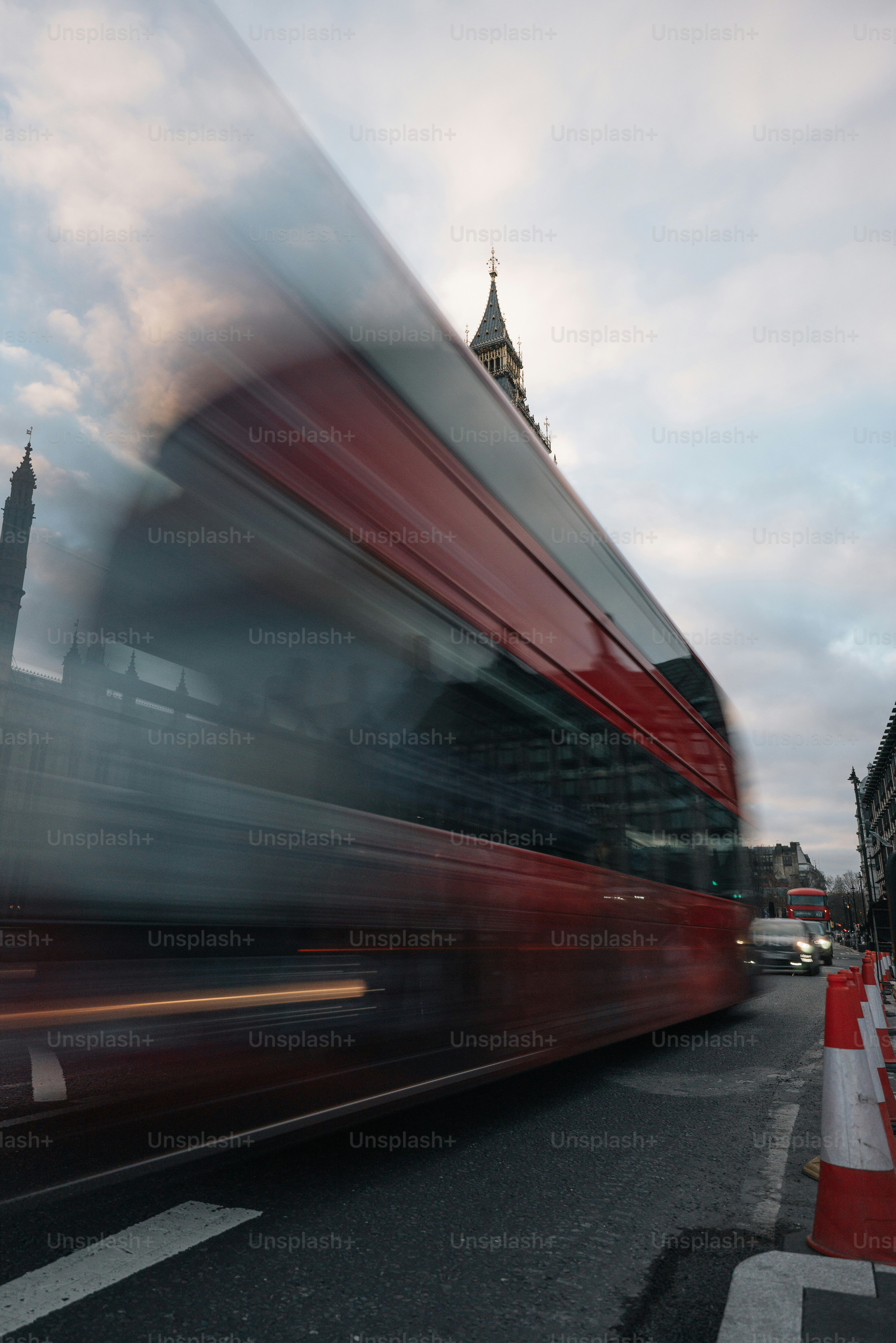 Double Decker Bus Scrolller - Best Landscape Arts in HD