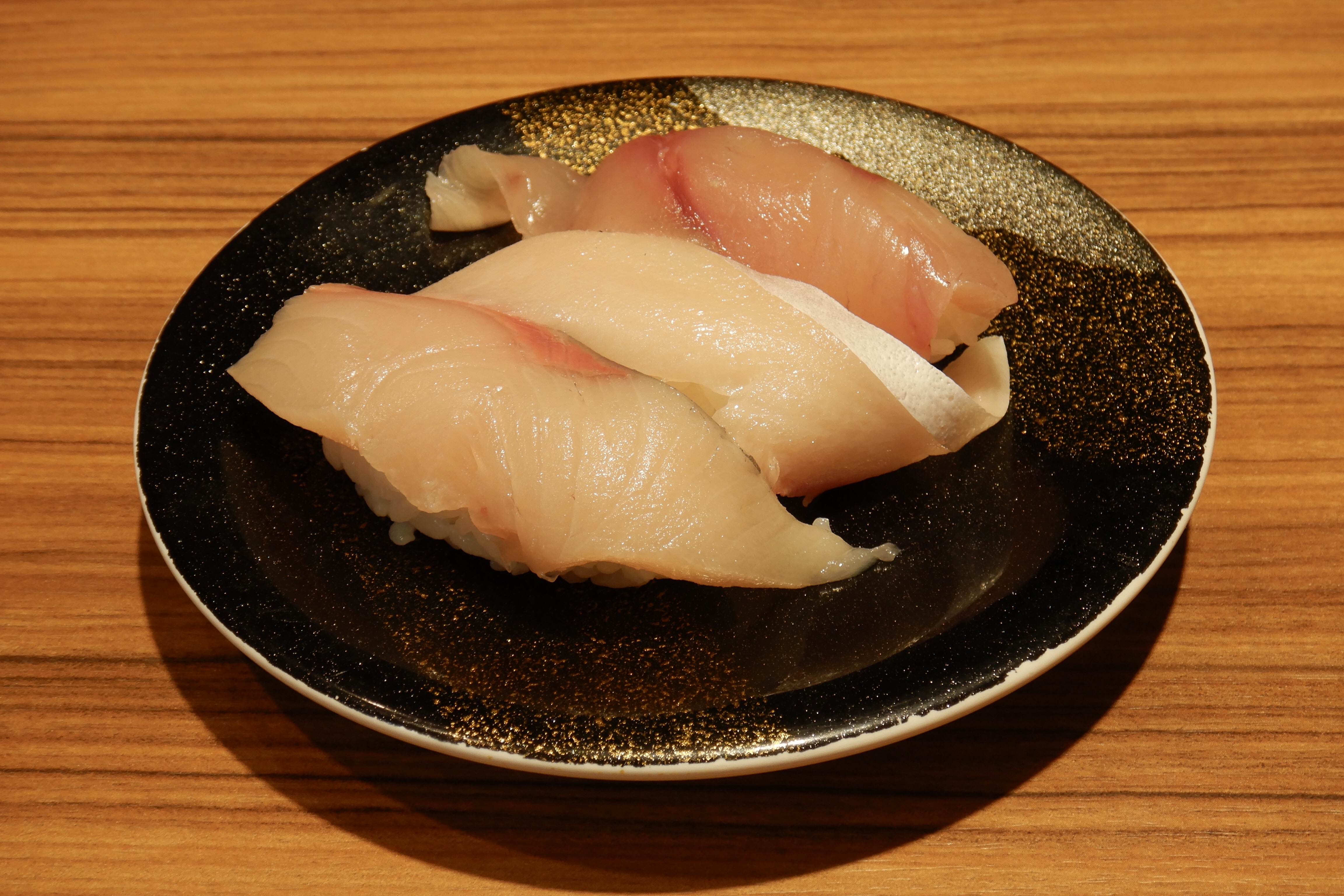 富山湾の魚の豊かさを回転寿司で知った / 富山「氷見 きときと寿司 飯野店」 PLUS F