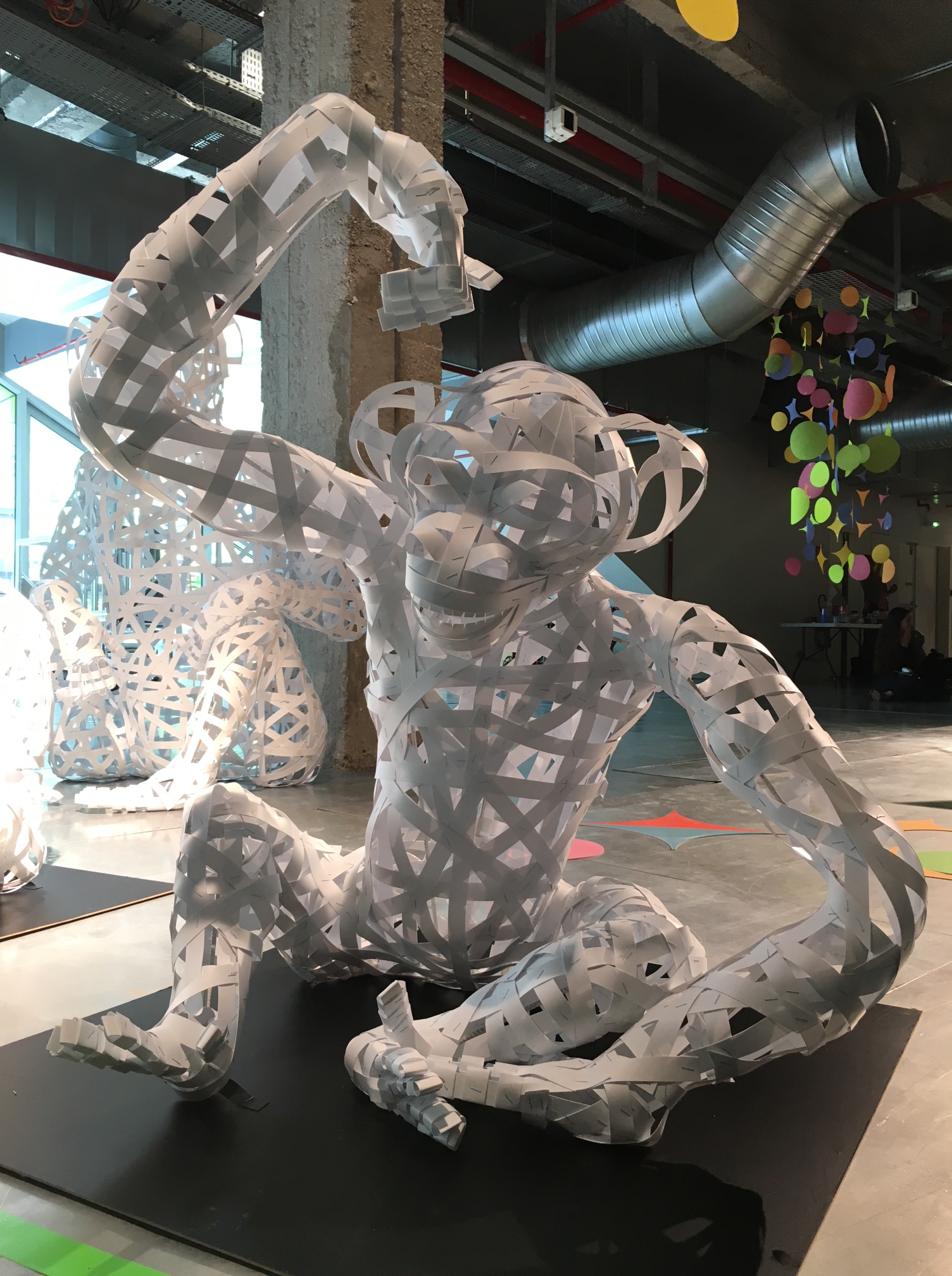 un singe pour l'installation Jungle Battle, dans le cadre de l'expo PLAY! aux Docks, été 2016